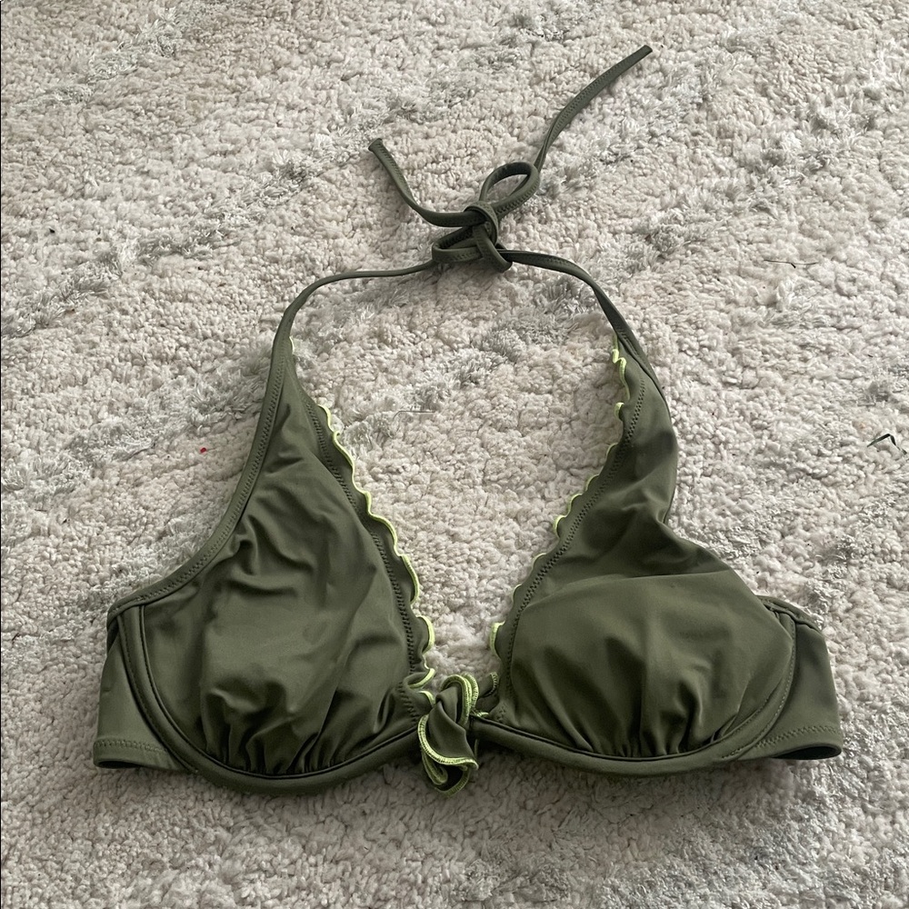 Victoria’s Secrets Essential Ruffled Bikini - Picture 5 of 7
